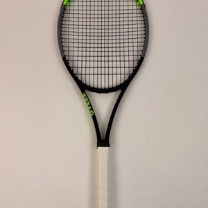 Wilson Blade 98 18x20 V7, 4 3/8 Very Good Condition