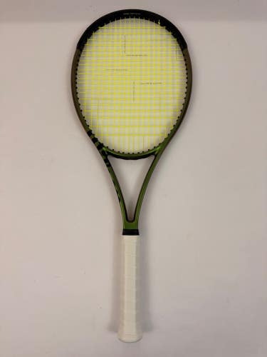 Wilson Blade 98 18x20 V8, 4 1/4 Excellent 9/10