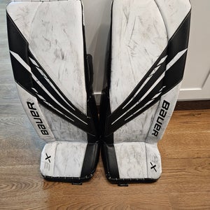Medium Bauer Vapor 3X Goalie Leg Pads (Used)