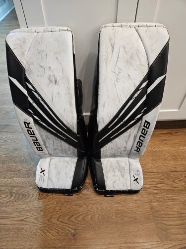 Medium Bauer Vapor 3X Goalie Leg Pads (Used)