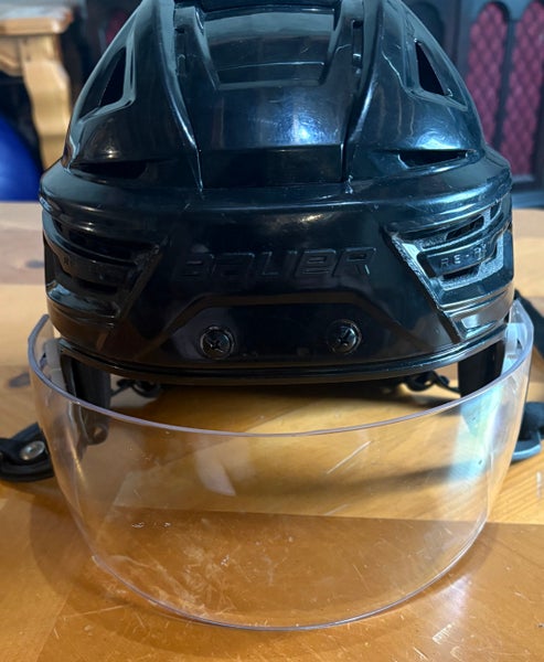 Medium Bauer Re-Akt 150 Helmet With Oakley Visor Combo (Used)