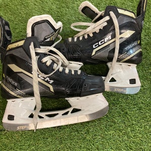 Senior CCM Tacks AS-570 Hockey Skates Regular Width 8 (Used)