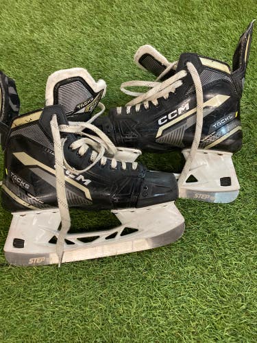 Senior CCM Tacks AS-570 Hockey Skates Regular Width 8 (Used)