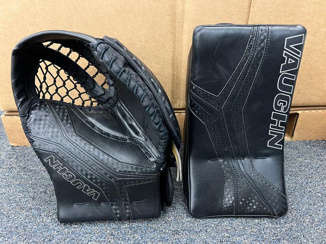 Black Senior Vaughn V10 Pro Carbon Goalie Gloves & Blockers Regular (Used)