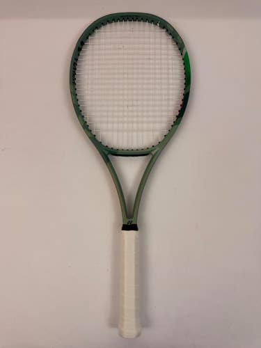 Yonex Percept 97 310, 4 3/8 Very Good Condition