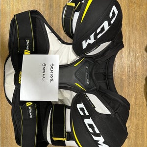 Senior Small CCM Tacks 9060 Shoulder Pads (Used)