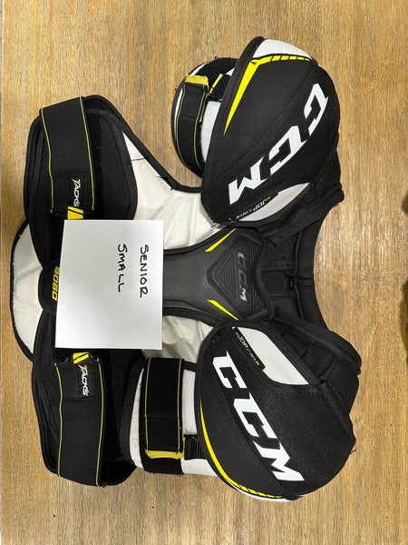 Senior Small CCM Tacks 9060 Shoulder Pads (Used)