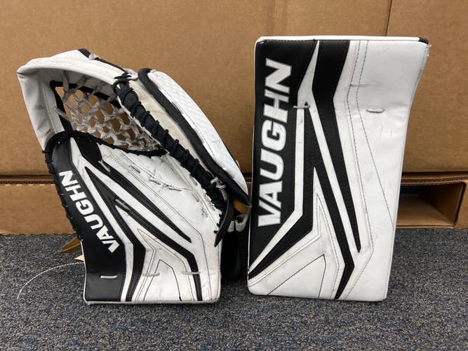 Junior Vaughn SLR3 Goalie Gloves & Blockers Regular (Used)