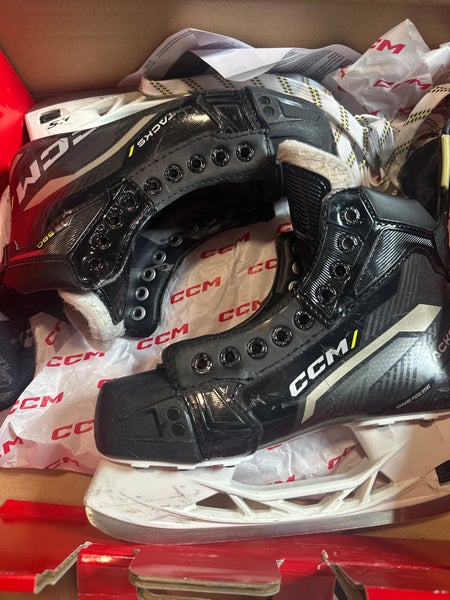 CCM hockey Skates