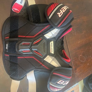 Youth Medium/Large Bauer NSX Shoulder Pads (Used)