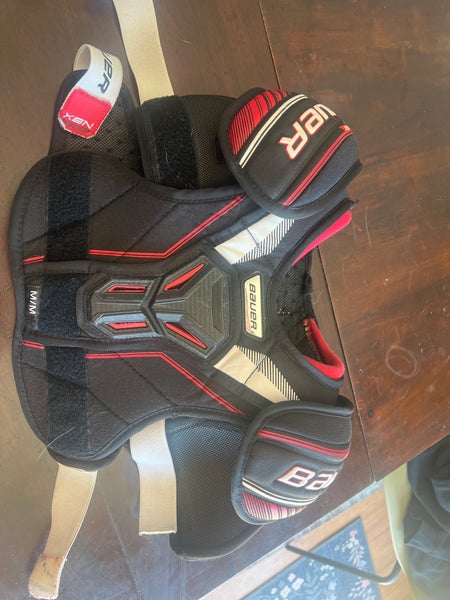 Youth Medium/Large Bauer NSX Shoulder Pads (Used)