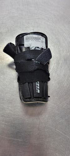 Used Soccer Shin Guards Youth Black SM 11497-S000150650