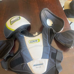 Junior Medium Bauer Ultra Sonic Shoulder Pads (Used)