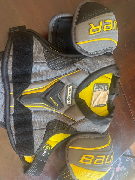 Junior Small Bauer Supreme S150 Shoulder Pads (Used)