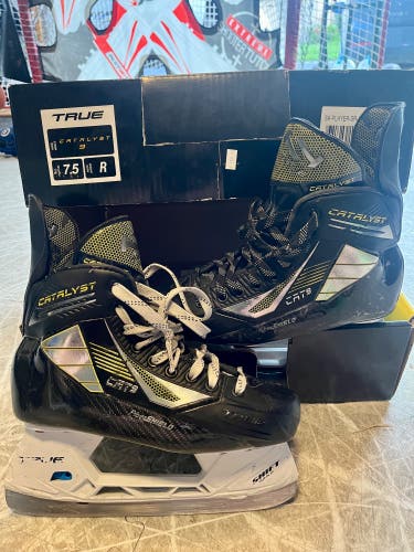 True Catalyst 9 Hockey Skates Regular Width 7.5 (Used)