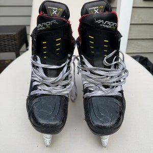 Bauer Vapor Hyperlite Hockey Skates Size 4.5 (Used)