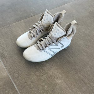 White Men's Size M 7.5 (W 8.5) Adult New Balance Freeze 4.0 Mid Top Molded Cleats (Used)