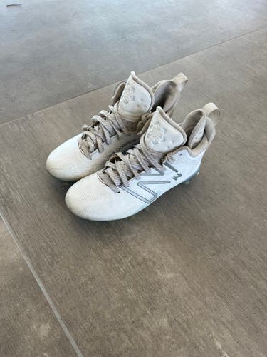 White Men's Size M 7.5 (W 8.5) Adult New Balance Freeze 4.0 Mid Top Molded Cleats (Used)