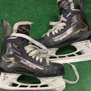 Senior Bauer Supreme M40 Hockey Skates 5.5 (Used)