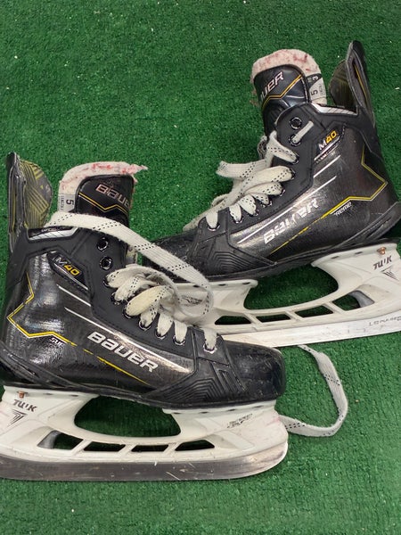 Senior Bauer Supreme M40 Hockey Skates 5.5 (Used)
