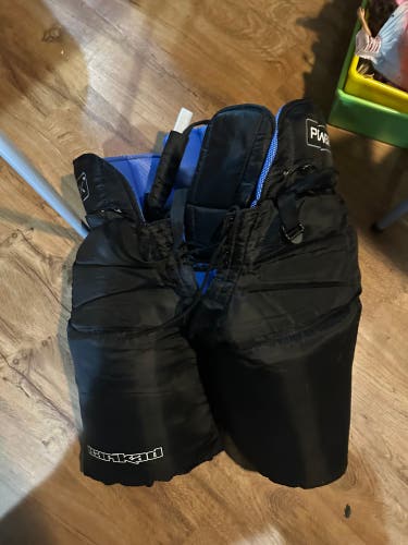 Senior XL Hockey Goalie Pants (Used)