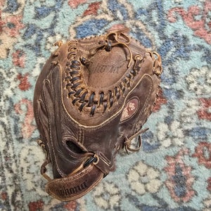 RH Nokona Fastpitch Catcher's Mitt