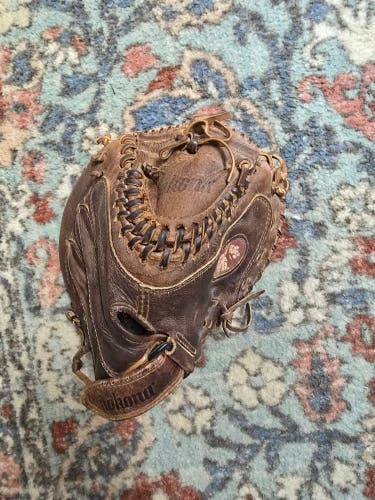 RH Nokona Fastpitch Catcher's Mitt
