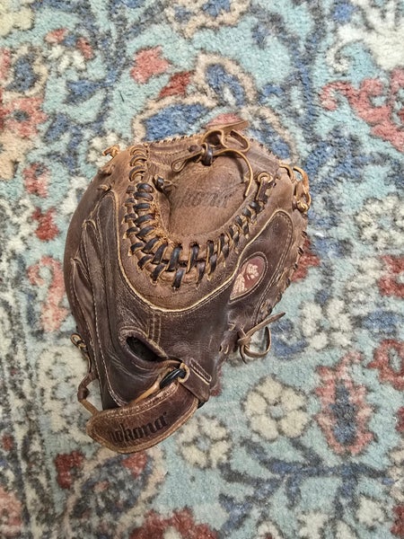 RH Nokona Fastpitch Catcher's Mitt