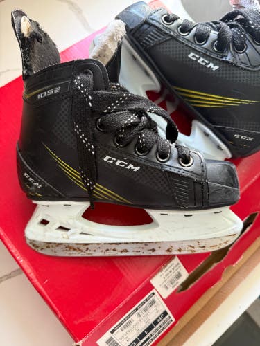 CCM Tacks 1092 Hockey Skates Regular Width Size 1 (Used)