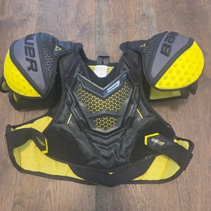 Junior Medium Bauer Ultra Sonic Shoulder Pads (Used)