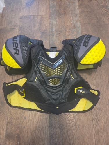 Junior Medium Bauer Ultra Sonic Shoulder Pads (Used)