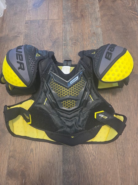 Junior Medium Bauer Ultra Sonic Shoulder Pads (Used)