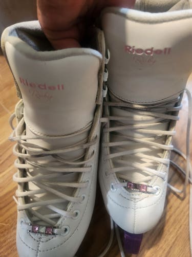 Riedell Figure Skates D Adult 5 (Used)