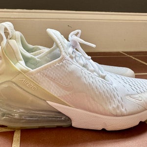 White Unisex Youth Size M 7.0 (W 8.0) Nike Air max 270 Shoes (Used)