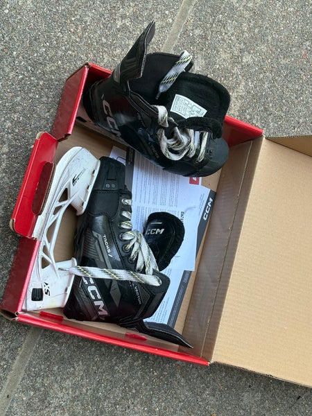 CCM Tacks Vector Hockey Skates Junior Size 3.5 (Used)