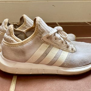 White Unisex Adult Size M 8.0 (W 9.0) Adidas swift run Shoes (Used)
