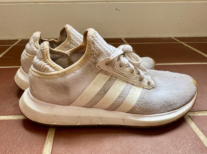 White Unisex Adult Size M 8.0 (W 9.0) Adidas swift run Shoes (Used)