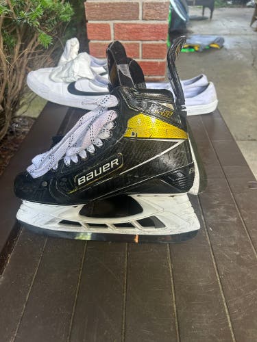 Bauer Supreme UltraSonic Hockey Skates  9 (Used)