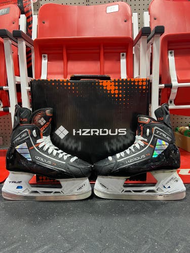 Used True HZRDUS 7X Size 8.5 R Skates