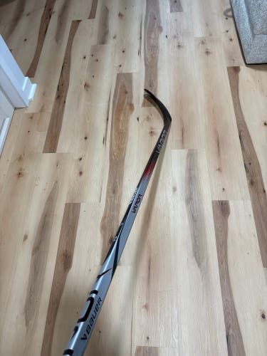 Senior Bauer Bauer Vapor League Right Handed Hockey Stick P28 Pro Stock (Used)