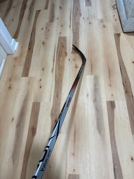 Senior Bauer Bauer Vapor League Right Handed Hockey Stick P28 Pro Stock (Used)