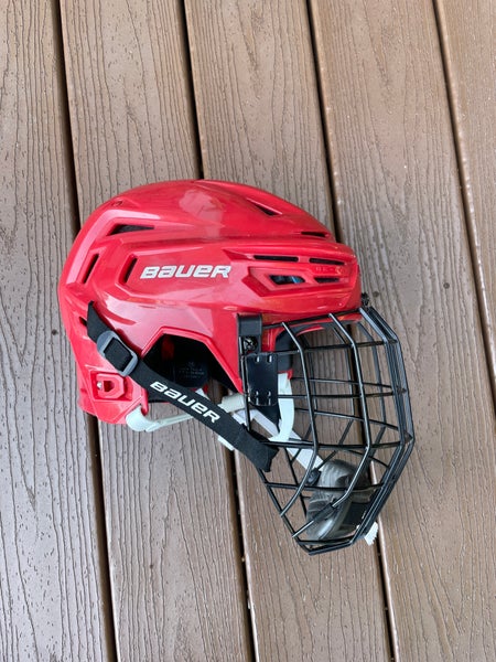 Medium Bauer Re-Akt 150 Helmet (Used)