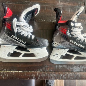 2025 Bauer Vapor 5x pro Hockey Skates Size 2.5 (Used)