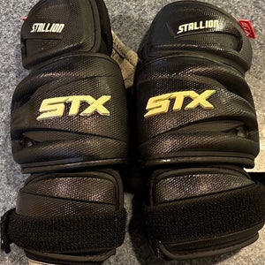 STX Stallion 500 Arm Pads : Black