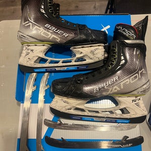 Bauer Vapor Hyperlite Hockey Skates  8.5 (Used)