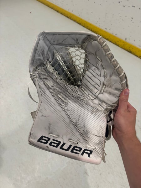 Bauer Supreme Mach Gloves