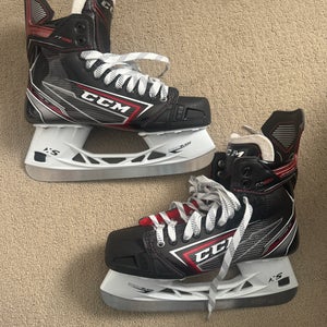 CCM JetSpeed FT490 Hockey Skates Regular Width  9 (Used)