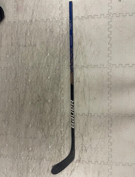Used Senior Bauer Right Handed P28 Pro Stock Vapor Hyperlite Hockey Stick