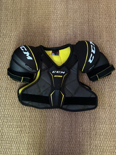 New Senior Large CCM Tacks 3092 Shoulder Pads (New)