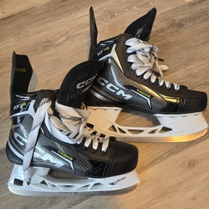 CCM Tacks XF 70 Hockey Skates Wide Width 6 (Like New!)